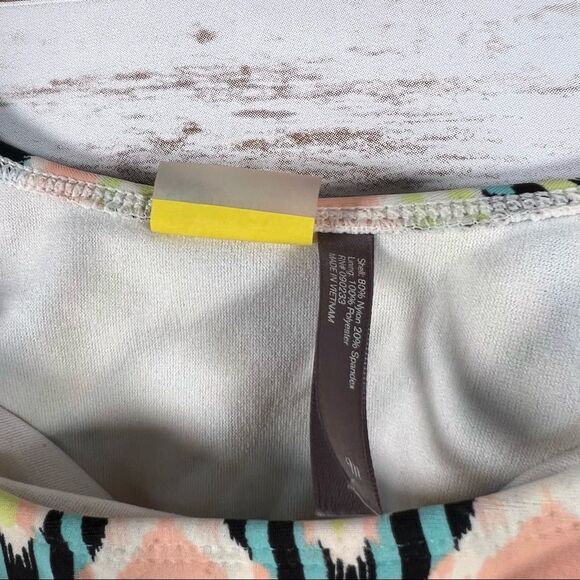 AZTEC Tribal Print La Hearts Bikini Top with Ruffles Size: Medium - Picture 10 of 11